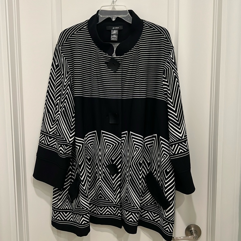 Ali Miles Black and White Geometric Pattern Coat
